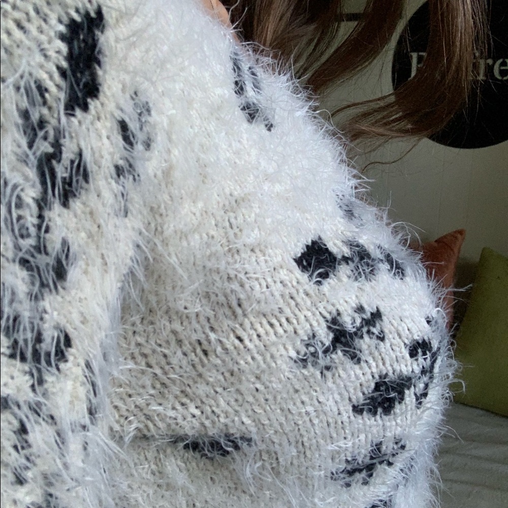 💛 SO SOFT* Cream and black snowflake knit sweater - Picture 10 of 15